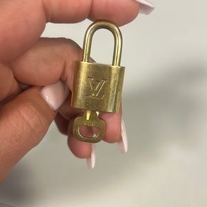 LV Louis Vuitton Lock & Key 303